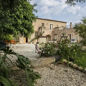 https://farm-stay-la-frescura-agriturismo.sicilyhotelsitaly.net